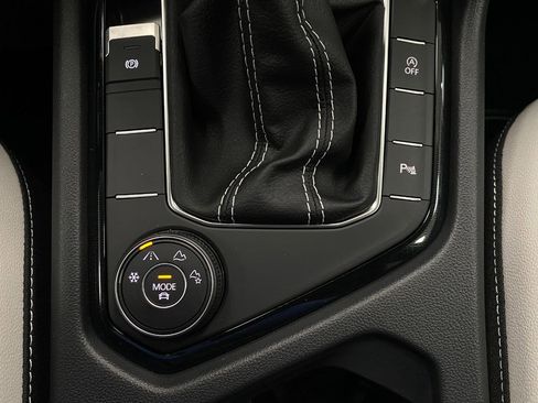 New 2025 Volkswagen Taos SE image 23