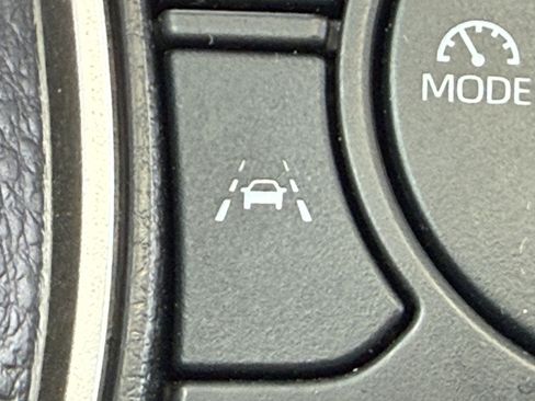 Used 2024 Toyota Corolla Cross XLE w/ Convenience Package image 32