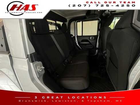 Used 2023 Jeep Gladiator Overland AWD/4WD image 13