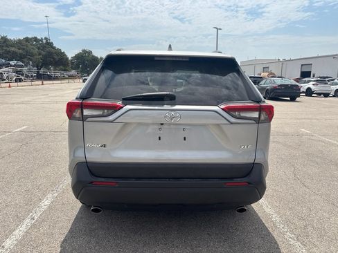Used 2025 Toyota RAV4 XLE FWD image 5