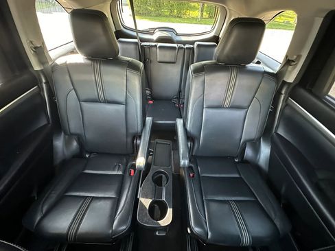 Used 2017 Toyota Highlander SE AWD/4WD image 17