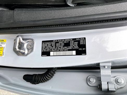 Used 2020 Volvo XC40 T5 Momentum image 31