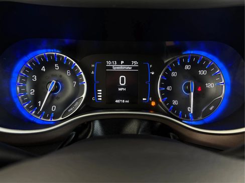 Used 2023 Chrysler Voyager LX FWD image 23