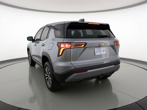 Used 2025 Chevrolet Equinox LT image 6