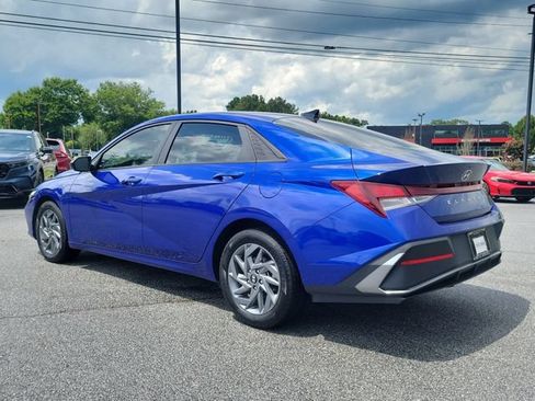 Used 2024 Hyundai Elantra SEL FWD image 6