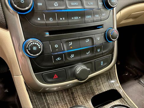 Used 2016 Chevrolet Malibu LT FWD image 15
