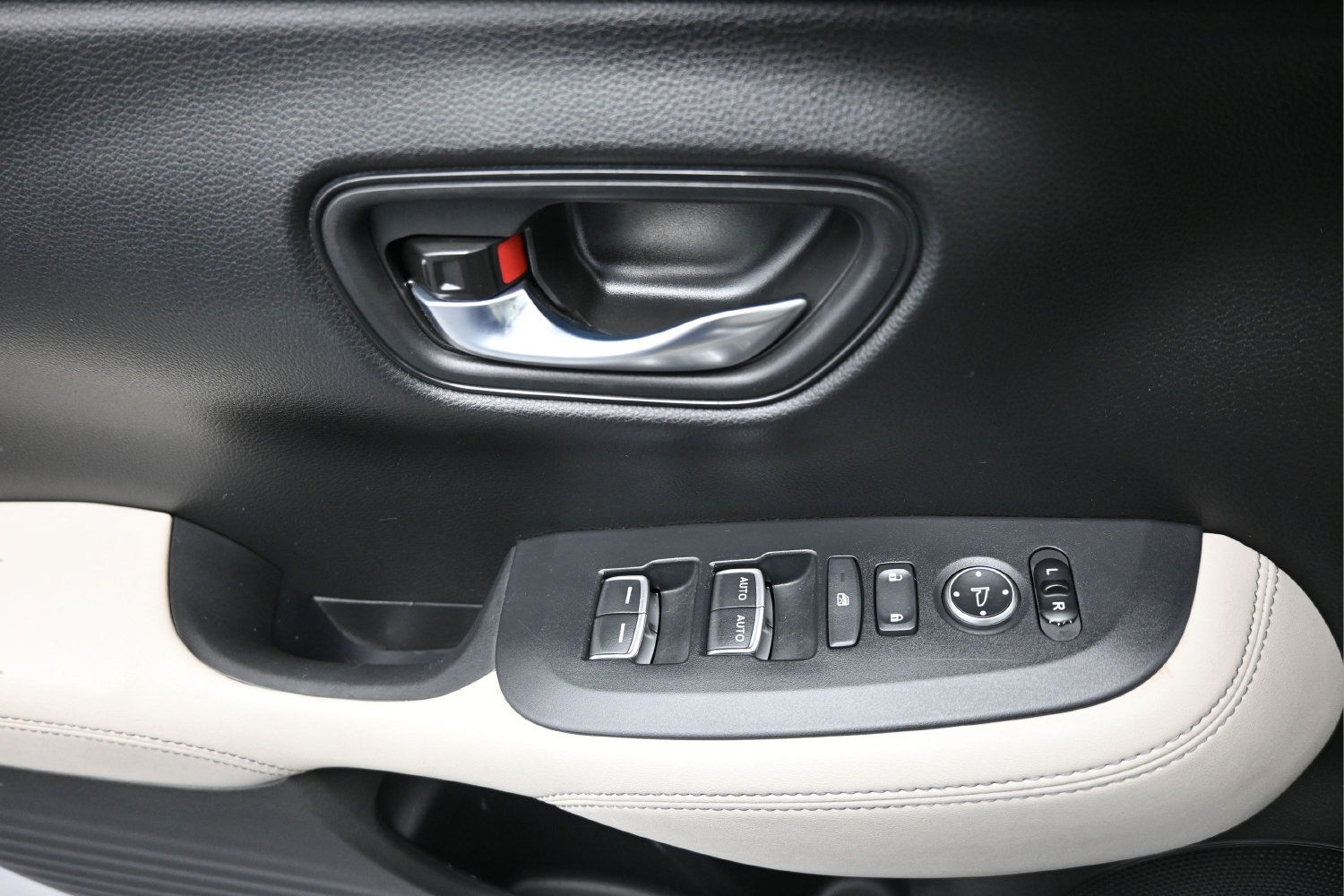 Used 2024 Honda HR-V EX-L image 19