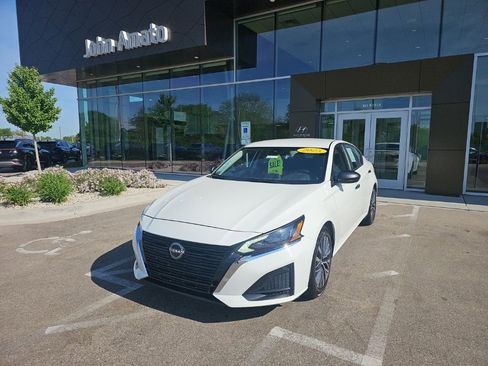 Used 2025 Nissan Altima 2.5 SV FWD image 1