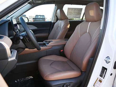 New 2026 Toyota Grand Highlander AWD image 12