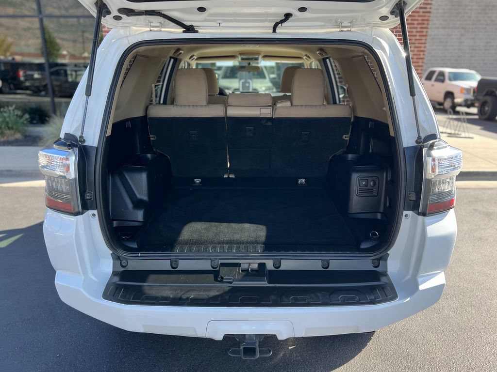 Used 2014 Toyota 4Runner SR5 AWD/4WD image 25