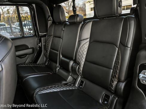 Used 2021 Jeep Gladiator Overland image 15