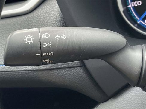 Used 2023 Toyota RAV4 SE image 33