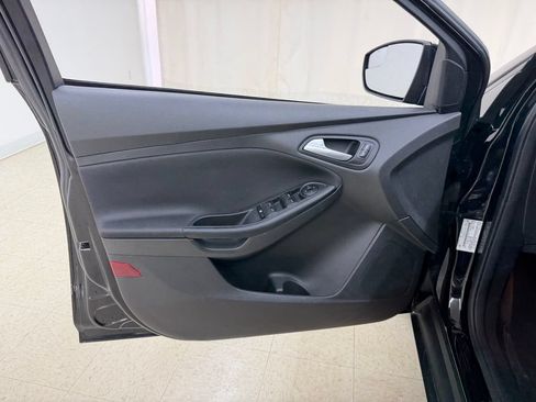 Used 2018 Ford Focus SE FWD image 16