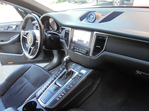 Used 2018 Porsche Macan GTS AWD/4WD image 15