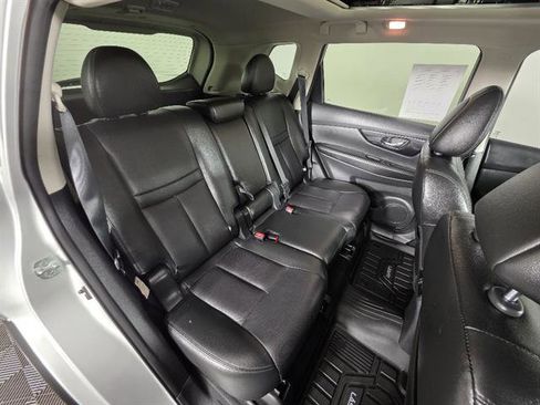 Used 2018 Nissan Rogue SL w/ Premium Package FWD image 17