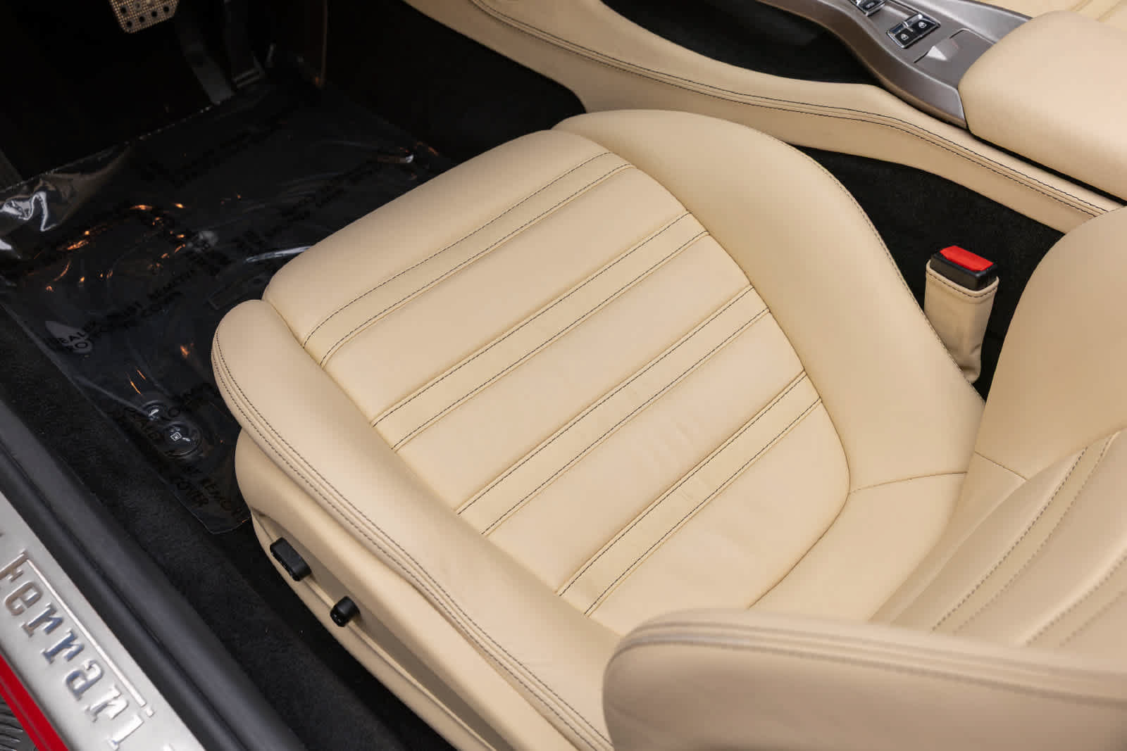 Used 2010 Ferrari California RWD image 27