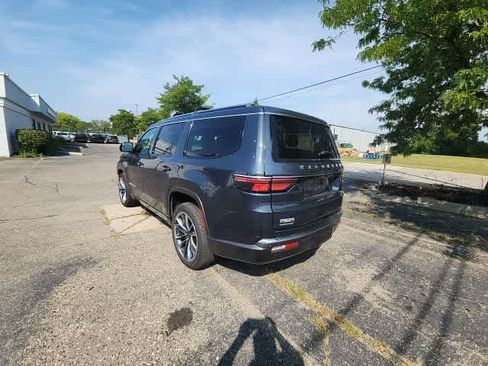 Used 2022 Jeep Wagoneer Series III w/ Premium Group I AWD/4WD image 17