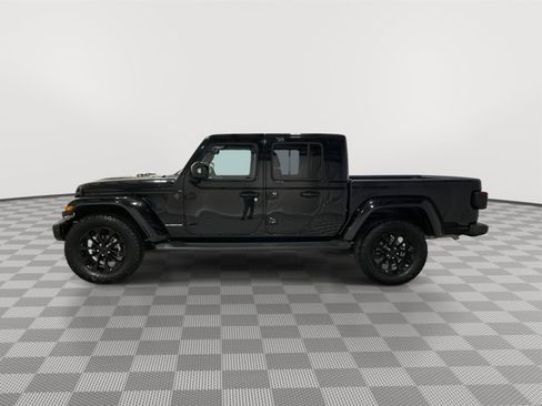 Used 2022 Jeep Gladiator Overland image 2