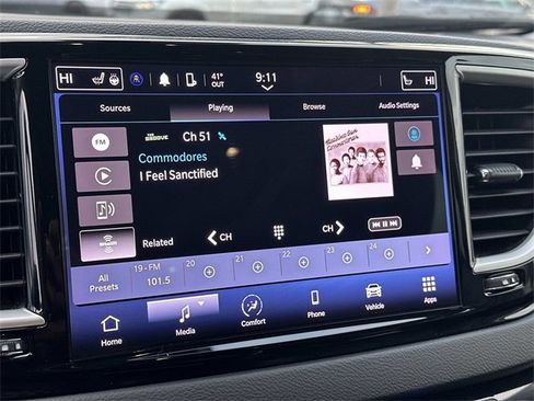 Certified 2023 Chrysler Pacifica Touring-L image 23