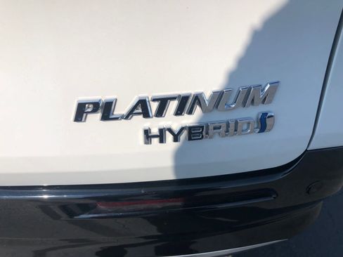 Used 2024 Toyota Sienna Platinum FWD image 29