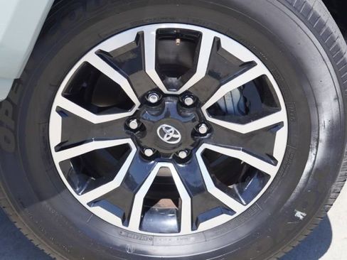 Used 2023 Toyota Tacoma TRD Sport w/ Technology Package AWD/4WD image 15