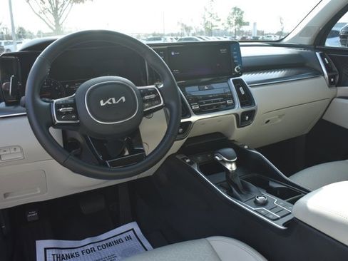 Used 2022 Kia Sorento S image 18