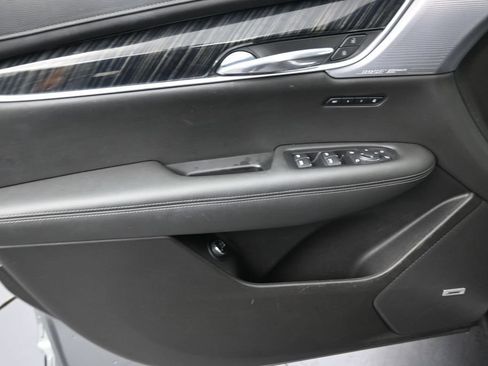 Used 2024 Cadillac XT6 Premium Luxury FWD image 11