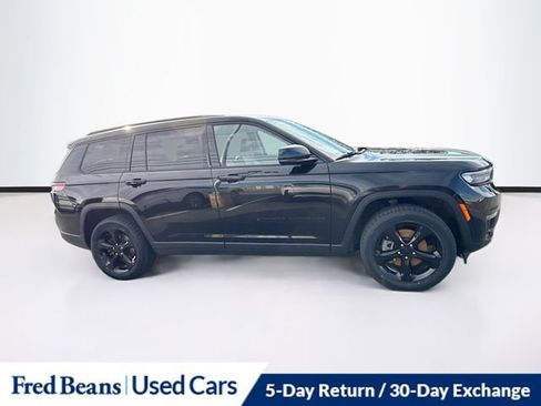 Used 2023 Jeep Grand Cherokee L Limited w/ Black Appearance Package AWD/4WD image 9
