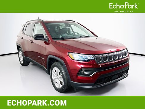 Used 2022 Jeep Compass Latitude image 1