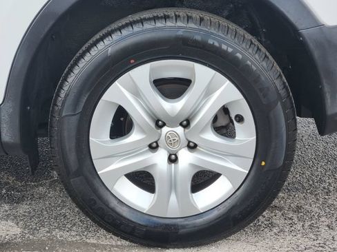Used 2015 Toyota RAV4 LE FWD image 7