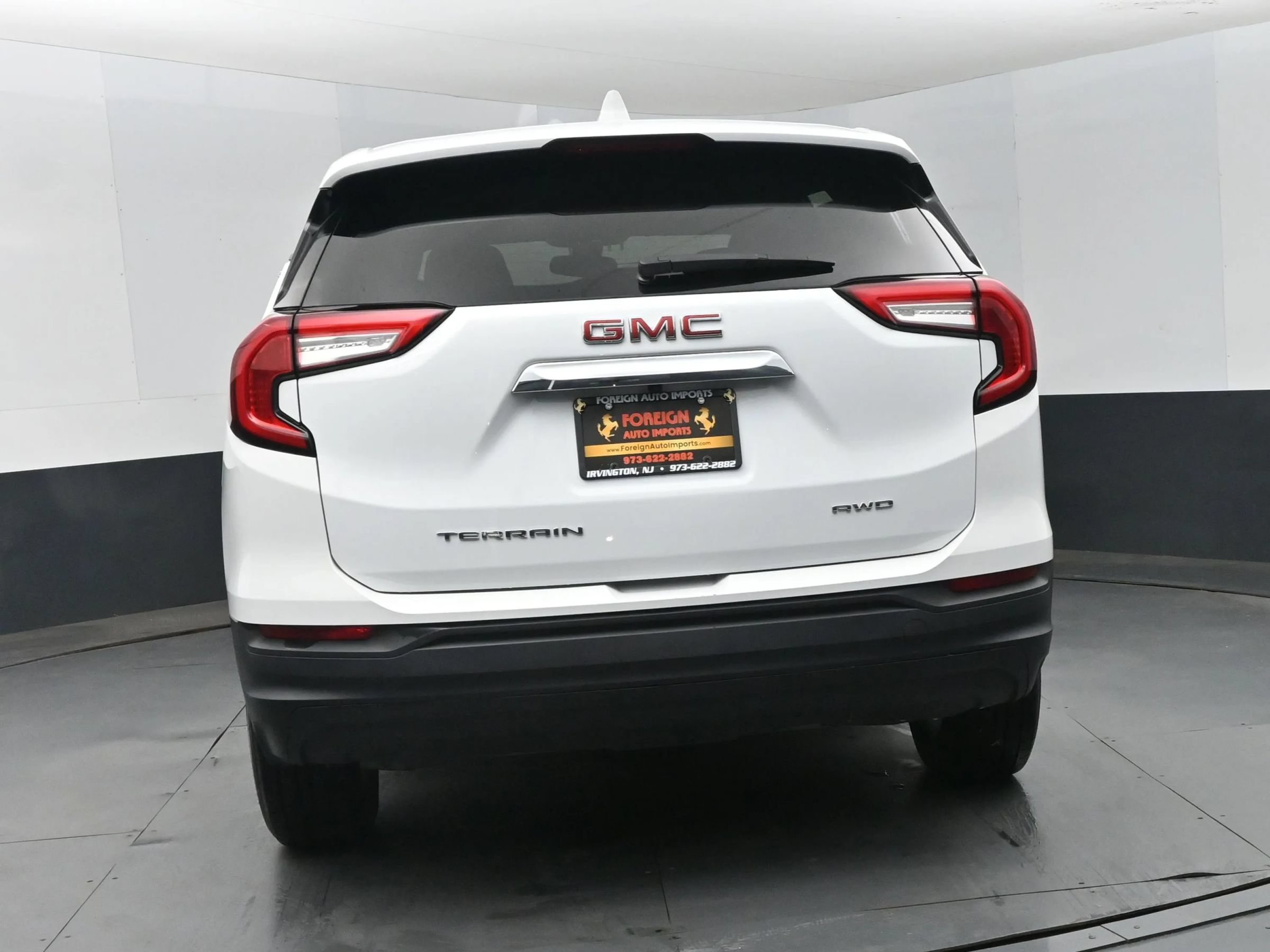 Used 2024 GMC Terrain SLE AWD/4WD image 6