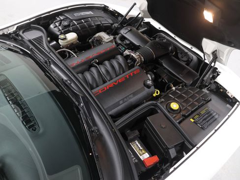 Used 2004 Chevrolet Corvette Convertible w/ Preferred Equipment Group RWD image 92