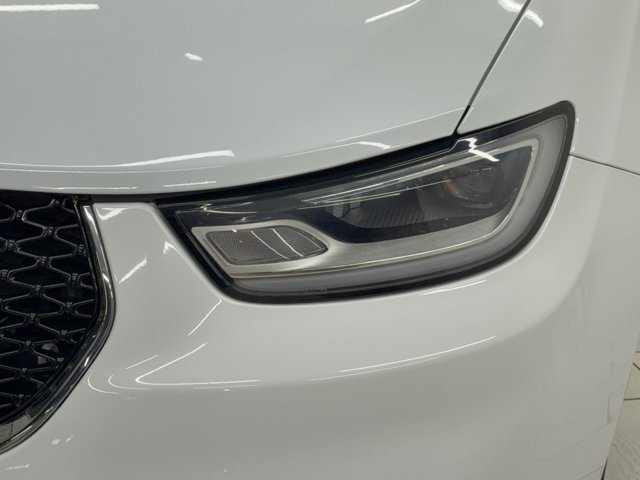 Used 2022 Chrysler Pacifica Touring-L FWD image 12
