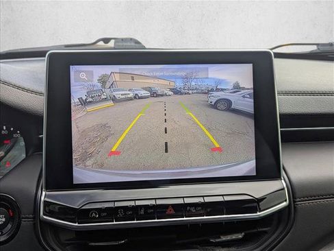 Used 2023 Jeep Compass Limited image 11