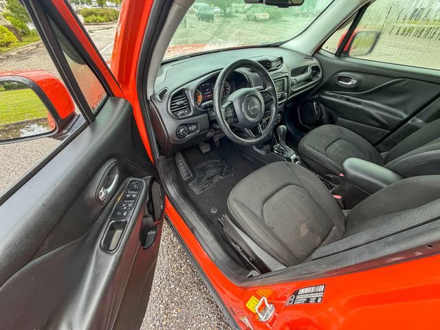 Used 2017 Jeep Renegade Altitude FWD image 6