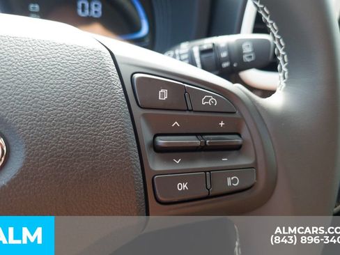 Certified 2025 Hyundai Venue Limited FWD image 27