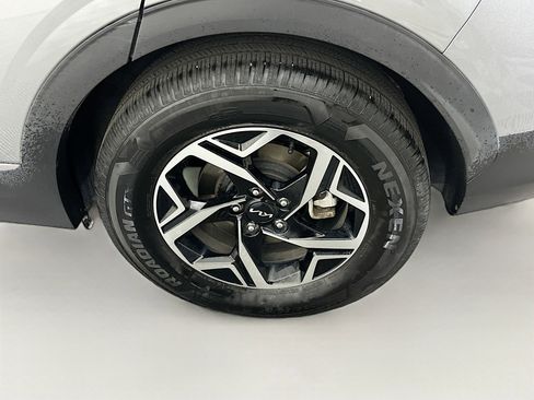 Used 2024 Kia Sportage LX image 11