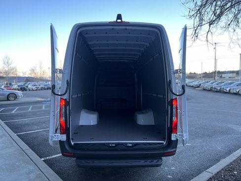 Used 2024 Mercedes-Benz Sprinter 3500 image 14