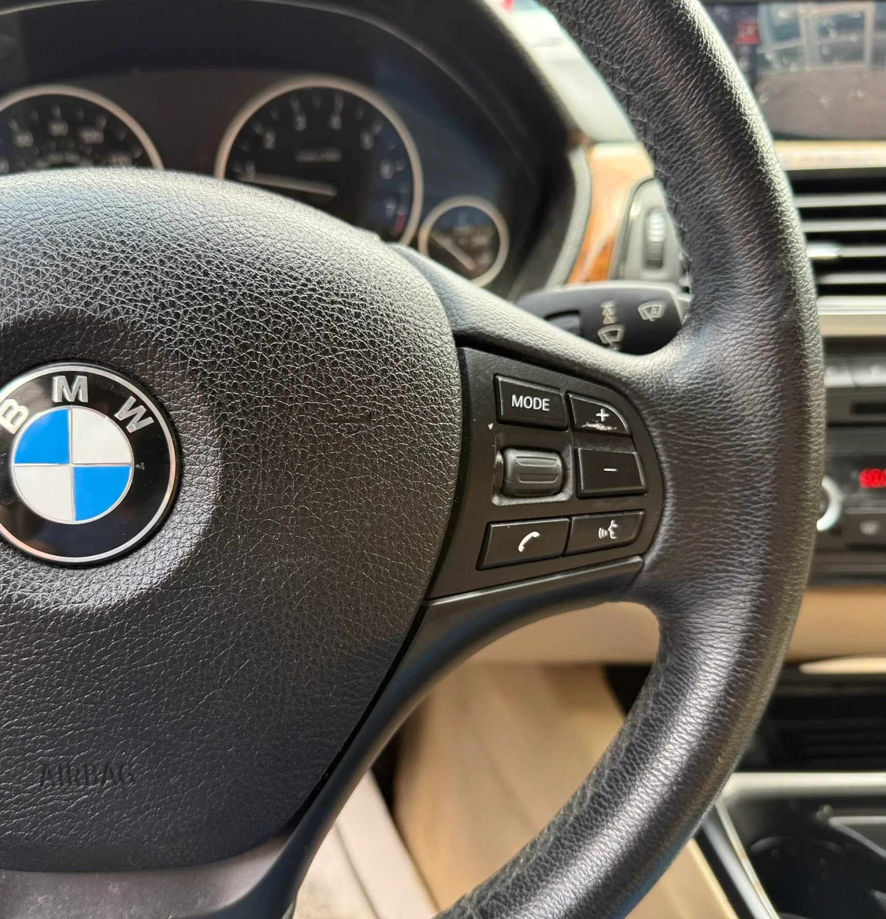Used 2014 BMW 320i xDrive Sedan AWD/4WD image 15