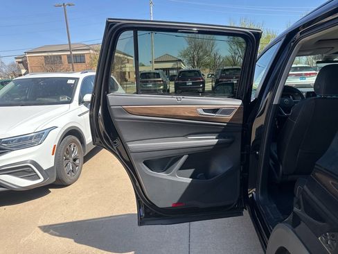 New 2026 Volkswagen Atlas SE AWD/4WD image 13