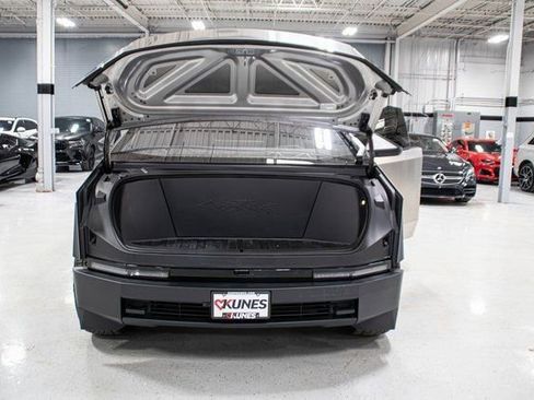 Used 2025 Tesla Cybertruck AWD Crew Cab image 5