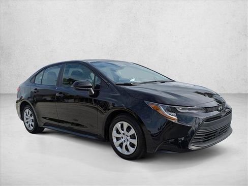 Certified 2025 Toyota Corolla LE image 3