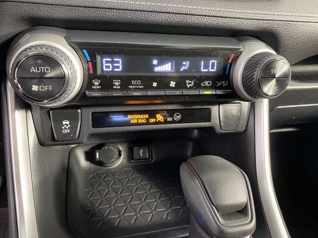 Used 2020 Toyota RAV4 XLE w/ Convenience Package AWD/4WD image 20