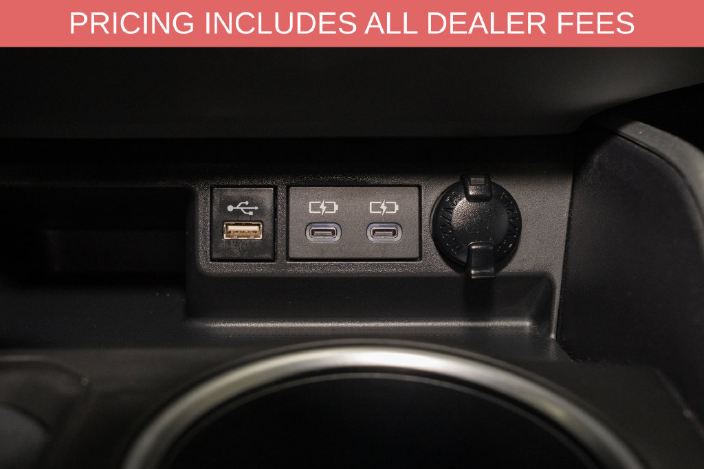Used 2024 Toyota Highlander XLE FWD image 18