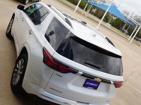 Used 2023 Chevrolet Traverse Premier FWD image 14