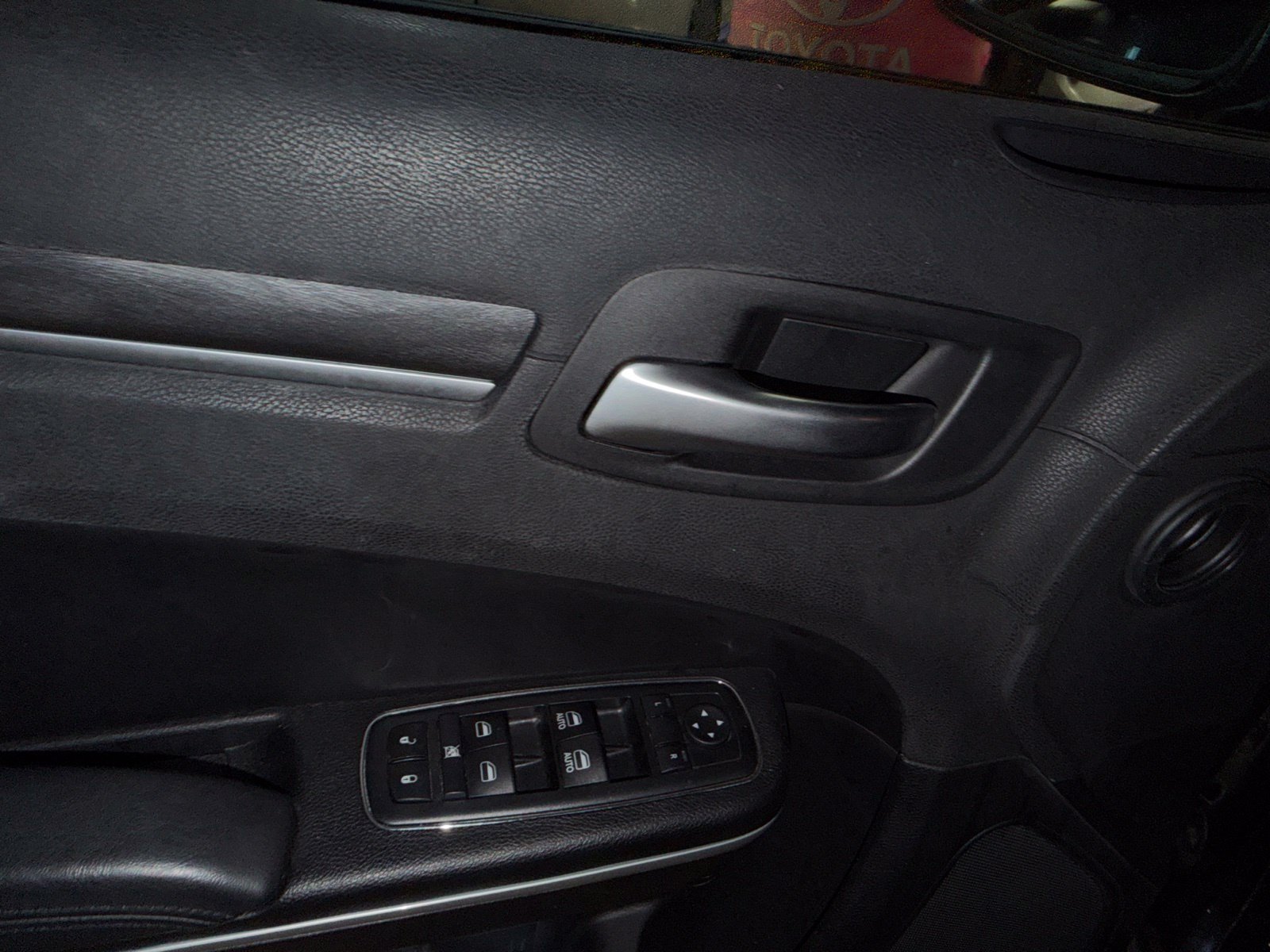 Used 2018 Chrysler 300 Touring L RWD image 5