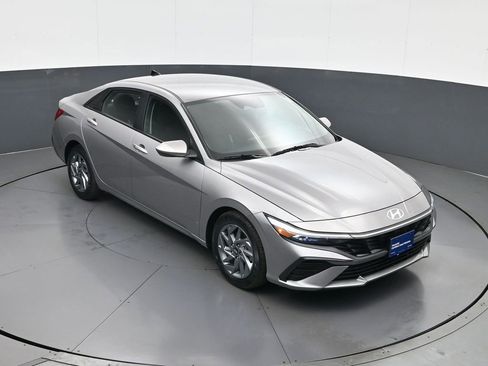 Certified 2024 Hyundai Elantra SEL image 15