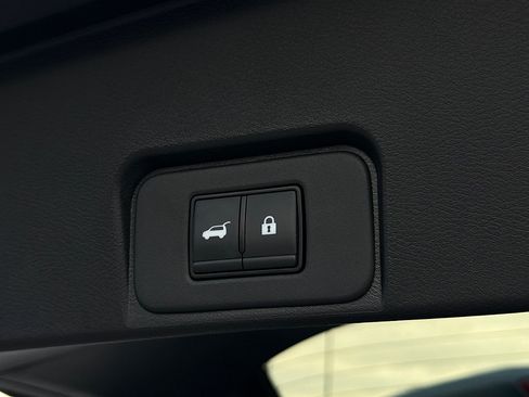 Used 2025 Nissan Rogue SV FWD image 28