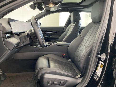 Used 2025 BMW 530i xDrive w/ M Sport Package image 4