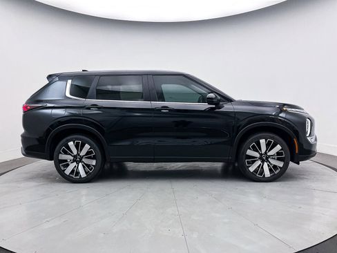 New 2025 Mitsubishi Outlander SE image 8